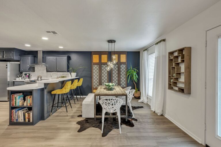 Open cottage kitchen and dining area with a breakfast bar